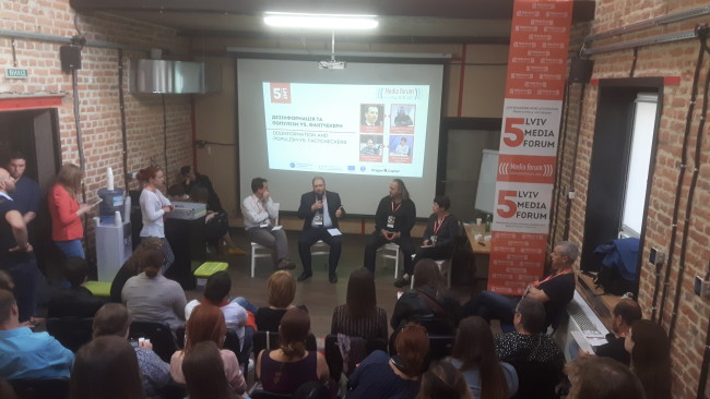 AMO zorganizovala na Lvovském media fóru diskusi o desinformacích