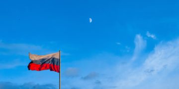 Ruský vliv v ČR je třeba dobře zmapovat a pomocí sankcí a zákonů výrazně omezit, shodují se experti